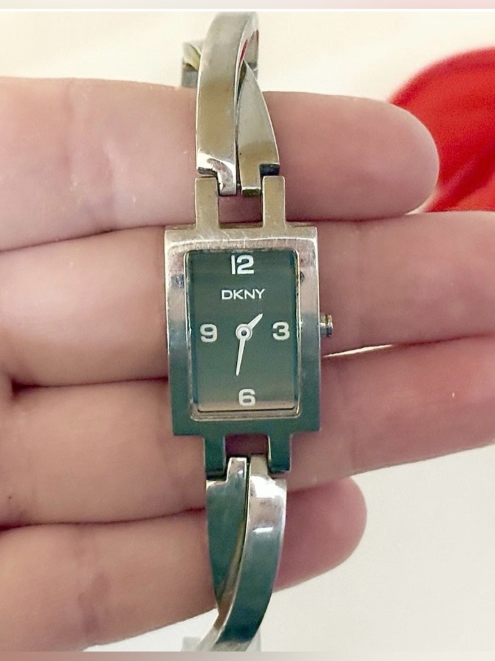 Vintage Ladies DKNY Dainty Slim Silver Steel Crossover Bracelet Tank Watch